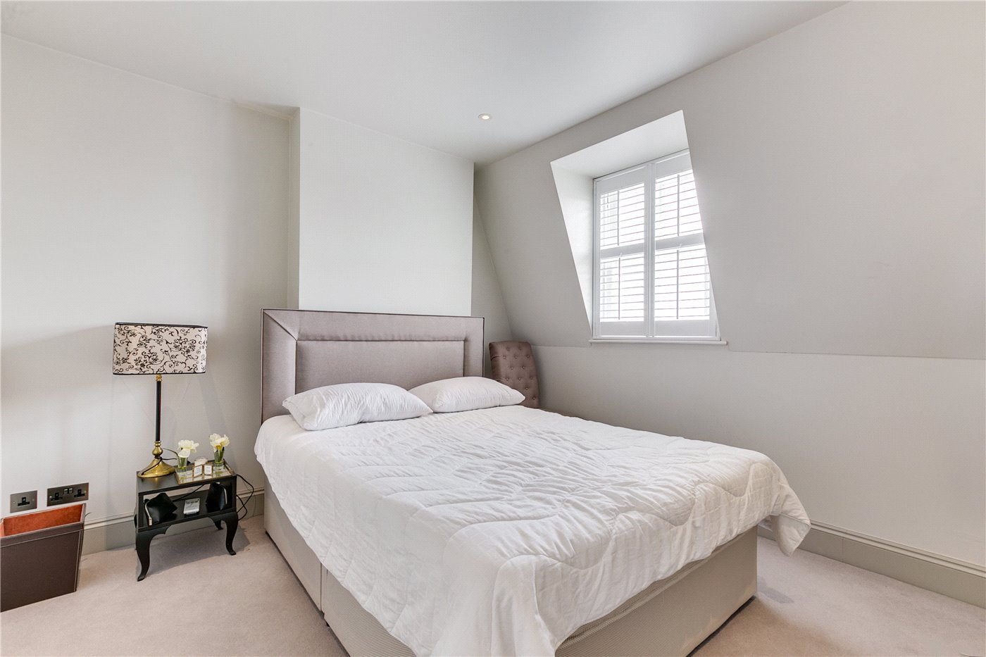 New Kings Road, Fulham/Parsons Green, London, SW6